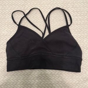black lululemon sports bra